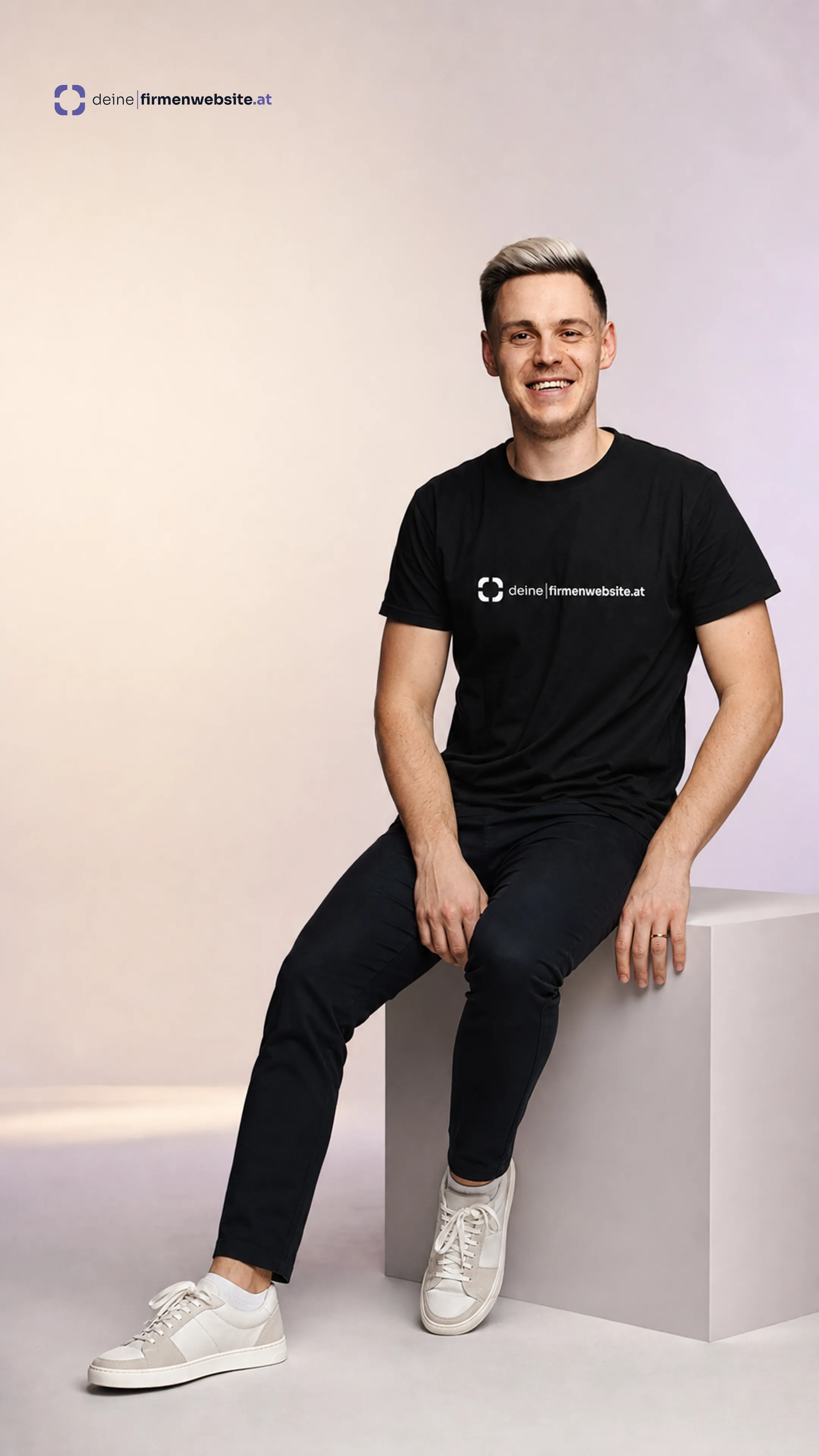 Fabian in seinem Studio – direkter Ansprechpartner bei deine-firmenwebsite.at